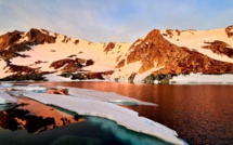 La photo du jour : le lac Bastani au lever du Soleil