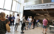 Covid-19 : Après les annonces de Macron, plus de 1000 personnes attendues ce mardi au centre de vaccination de Baleone