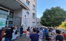 "Nous voulons avoir la liberté de choisir !" : la CGT de l'hôpital de Bastia mobilise les soignants devant les bureaux de l'ARS