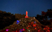 La photo du jour : Notre Dame des Neiges sous le ciel étoilé de Bavella