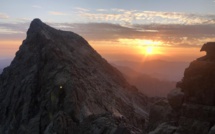 La photo du jour : lever de soleil sur le Cintu