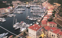 Bonifacio : Un cadavre dans le port