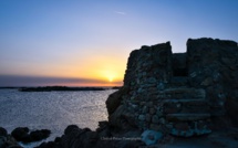 La photo du jour : quand le soleil se couche sur la plage de la Tonnara