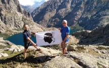 La photo du jour : la bandera, entre Melu et Capitellu