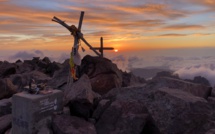 La photo du jour : coucher de soleil et bivouac au sommet du Monte Cintu