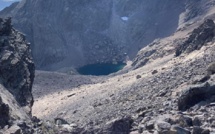 La photo du jour : au pied du Cintu, son lac