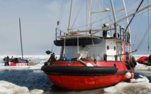 Un bateau corse hiverne dans les glaces de l'Arctique canadien