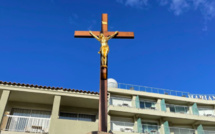 Calvi : la croix du Calvaire restaurée retrouve son emplacement