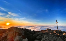 La photo du jour : Capu di a Veta au dessus-des nuages
