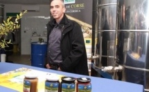 Le groupe Carrefour soutient la filière du miel de Corse