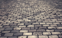 Calvi remplace ses pavés abîmés : circulation interdite en plusieurs zones de la ville