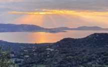 La photo du jour : coucher de soleil sur la baie de Calvi