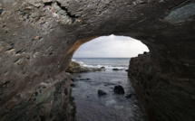 La photo du jour : au bout du tunnel, Barcaggio, la plage du bout du Cap