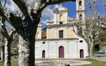 La photo du jour : A ghjesgia di A Petra di Verde incu a so ´ piezza fiurita