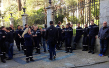 Ajaccio : Les pompiers manifestent devant la préfecture 