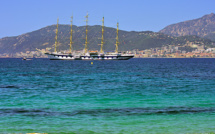 La photo du jour :  le Royal Clipper a jeté l'ancre devant la plage de Porticcio 