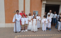 Premières communions et professions de foi à l'église paroissiale de Folelli