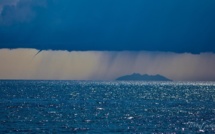 Trombes marines entre la Corse et l'île de Monte Cristo