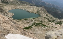 La photo du jour : double cœur au lac de Bastani