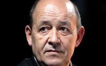Jean-Yves Le Drian, ministre de la Défense, mardi au 2e REP de Calvi