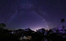 La photo du jour : L'arche de la Voie lactée dans la forêt de l'Ospedale