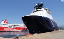 EN IMAGES - L'Abeille Méditerranée, l'un des plus puissants remorqueurs du monde, fait escale à Ajaccio