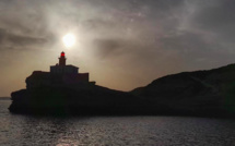 La photo du jour : coucher de soleil sur le phare de la Madonetta