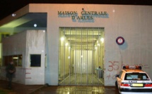 Assassinat d'Yvan Colonna : les syndicats pénitentiaires bloquent la prison d'Arles