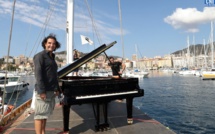 A mezzu mare : à Ajaccio, un concert de piano sur un bateau en clôture du Festival Opus Corsica