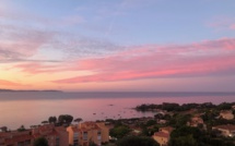 La photo du jour : début de journée rose à Ajaccio