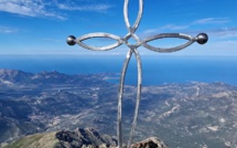 La photo du jour : U Monte Grossu et sa nouvelle croix