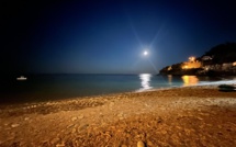La photo du jour : la nuit sur la plage de Lavasina