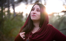 La chanteuse Julie Mathieu-Miniconi interprète "Hod V'Hadar" dans le film "Simone, Le Voyage du Siècle"