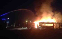 "Chaude nuit" à L'Ile-Rousse : Un établissement de plage et un véhicule Porsche détruits par des incendies criminels