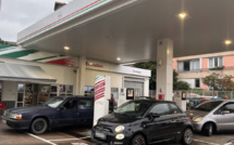 La remise à la pompe passe de 30 à 10 centimes par litre mercredi : à quoi faut-il s’attendre ?