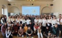 Ajaccio : Elèves et professeurs du collège du Stiletto rendent hommage à Samuel Paty