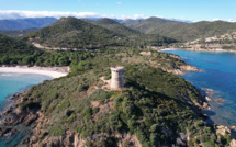 La photo du jour : Fautea protégé par sa tour génoise