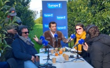 Laurent Mariotte pose son micro à Venzolasca, pour un programme spécial Corse avec Patrick Fiori