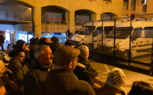 Militants nationalistes interpellés à Ajaccio : plus de 200 personnes rassemblées devant le commissariat 
