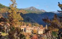 La photo du jour : u bellu paese di Ghisoni dans son écrin automnal