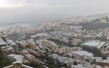 Bastia : la neige fait une brusque apparition en ville