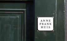 Quels sont les critères à prendre en compte pour faire une plaque de porte personnalisée