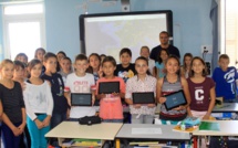 La Ville de Calvi offre des tablettes numériques à l'école Loviconi