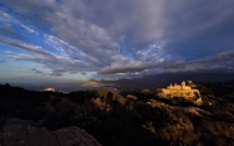La photo du jour : vue plongeante sur Notre-Dame de la Serra et la baie de Calvi