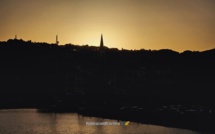 La photo du jour : Calvi et son clocher en ombre chinoise