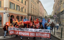 Un 1er mai sous la pluie et le bruit des casseroles
