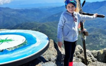 La photo du jour : Léana sur le toit de la Castagniccia