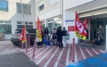 Fermeture de la maternité de Maymard : la CGT manifeste devant la clinique