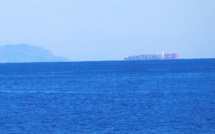 Un drôle de navire au Sud de l'île de Capraia !