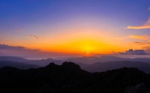 La photo du jour : Lever de soleil vu de la Punta di à vacca morta 